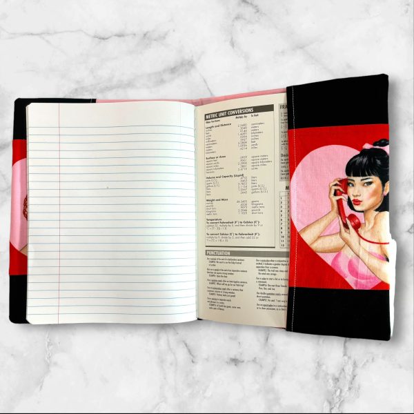 Embrace Classic Beauty: Embrace vintage glamour with this Chic Retro Pin-Up Girl notebook cover, showcasing a stylish pin-up girl design with a secure elastic band. Ideal for adding retro flair to your notes.